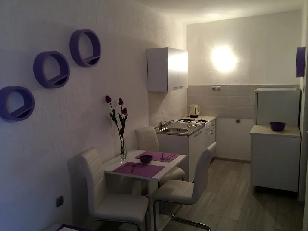Apartments Nina Omišalj 0*,  كرواتيا