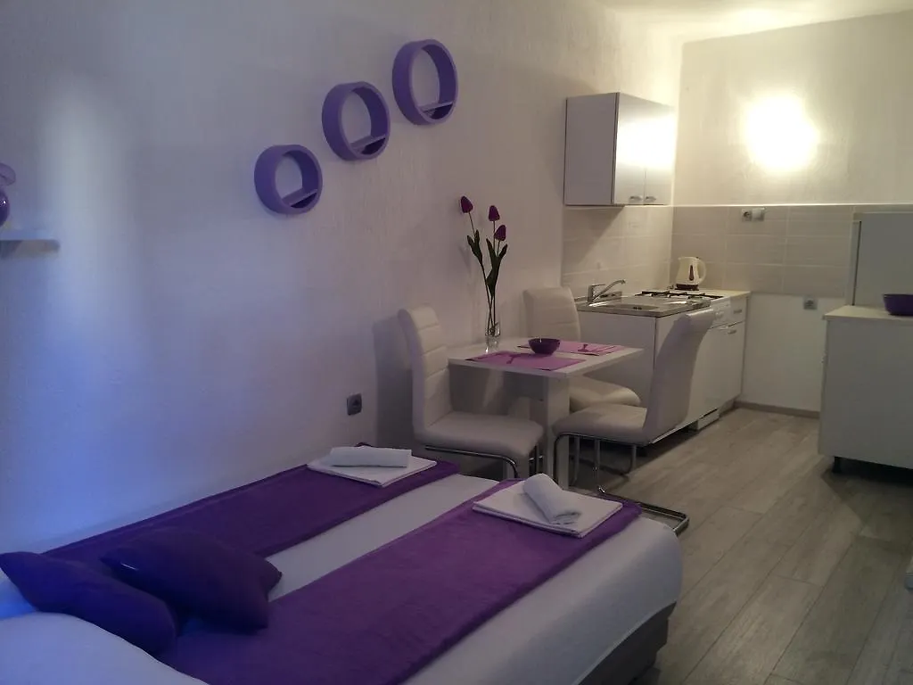Apartments Nina Omišalj كرواتيا